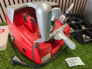Sleutelslijpmachine. Inclusief voorraad sleutels, Silka, Record